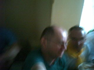 W Przetoczynie na posiłku – chronimy się w budynku przed nagłym deszczem